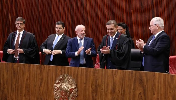 1 de 1 Lula e Alcolumbre participaram da posse de Nunes Marques como presidente do TSE - Foto: Lu...