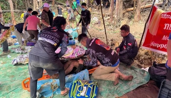 1 de 1 Resgate de quatro homens que ficaram presos em caverna no Laos - Foto: Thailand Rescue Div...