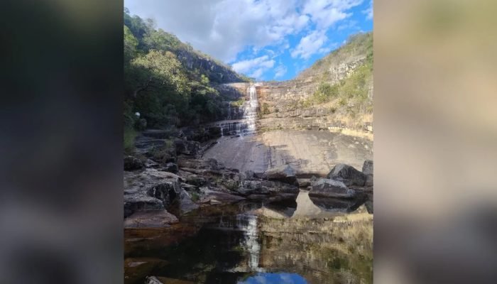Mulher cai de tobogã de pedra em cachoeira de MG e sofre suspeita de fratura na coluna