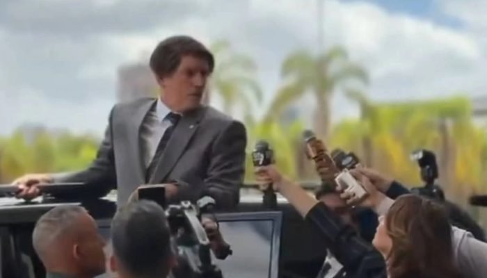 1 de 1 Ator Jim Caviezel interpretando Jair Bolsonaro no filme Dark Horse - Metrópoles - Foto: R...