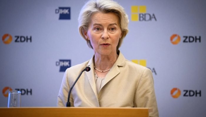 1 de 1 Imagem colorida da Ursula von der Leyen, presidente da Comissão Europeia, discursa na Cú...