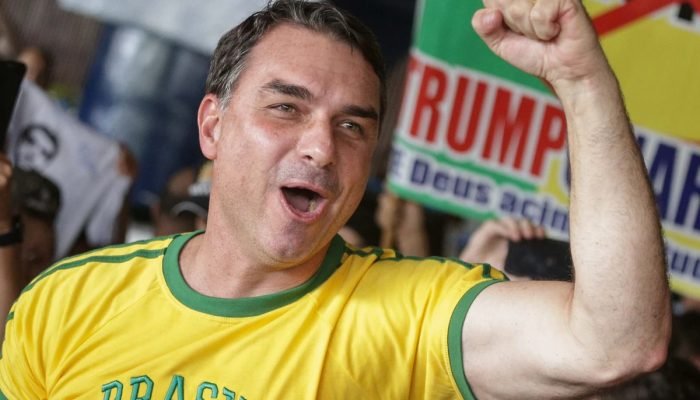 1 de 1 Flávio Bolsonaro - Foto: BRENO ESAKI/METRÓPOLES @BRENOESAKIFOTO