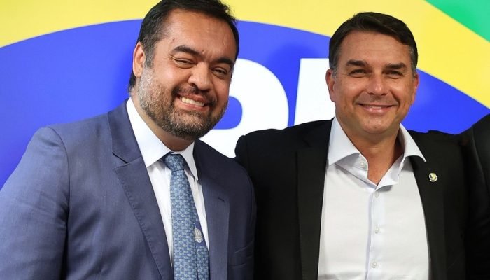 O ex-governador do Rio Cláudio Castro (PL) e o pré-candidato à presidência pelo PL, Flávio B...