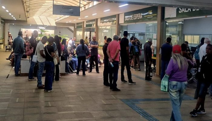 1 de 1 farmacia-alto-custo-filas - Foto: Material cedido ao Metrópoles