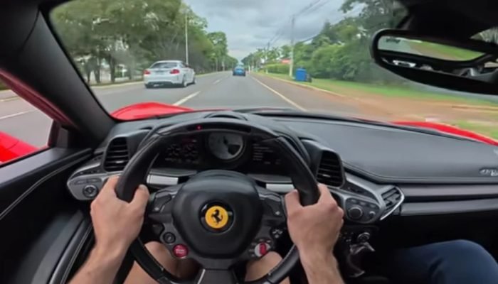 1 de 1 Racha de Ferrari no Lago Sul - Foto: Reprodução