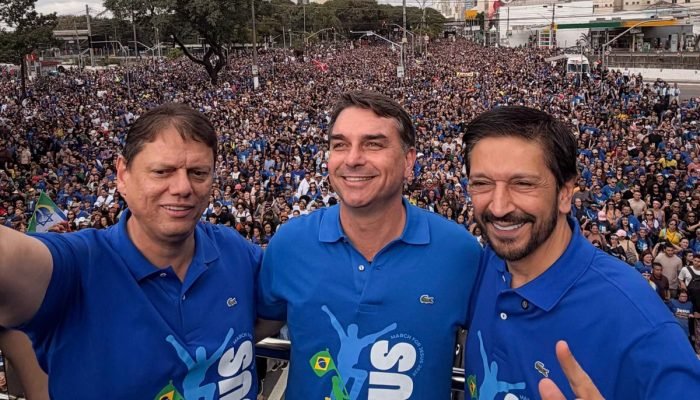 1 de 1 Tarcísio, Flávio e Nunes na Marcha para Jesus - Foto: Divulgação/Assessoria