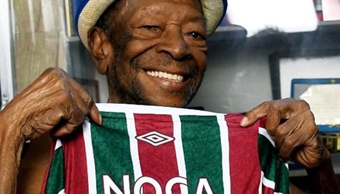 1 de 1 Aos 93 anos, Noca da Portela é levado para o CTI; família se manifesta - Metrópoles - F...