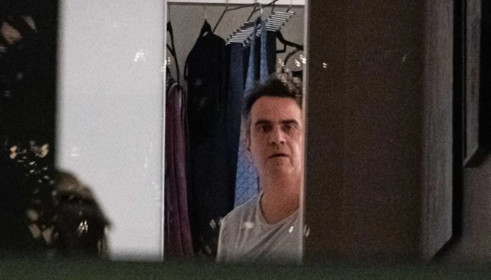 1 de 1 O senador Ciro Nogueira foi visto na porta de seu quarto no início da noite desta quinta...
