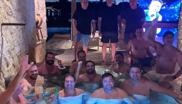 Senador reage após aparecer em foto em piscina: “Ninguém pede ficha policial”