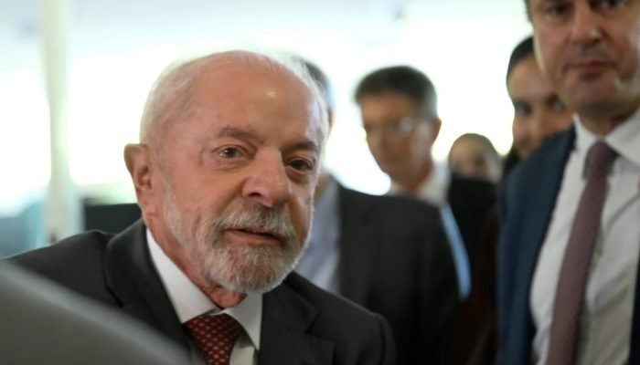 Presidente da República Luiz Inácio Lula da Silva chega ao Senado Federal para participar de se...