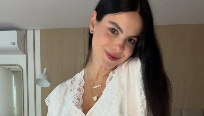1 de 1 Sthefany Brito anuncia nascimento do terceiro filho e se declara - Metrópoles - Foto: Ins...