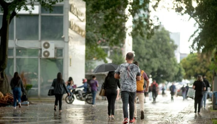 1 de 1 Movimentação de servidores e trabalhadores na esplanada dos ministérios. Brasília (DF)...